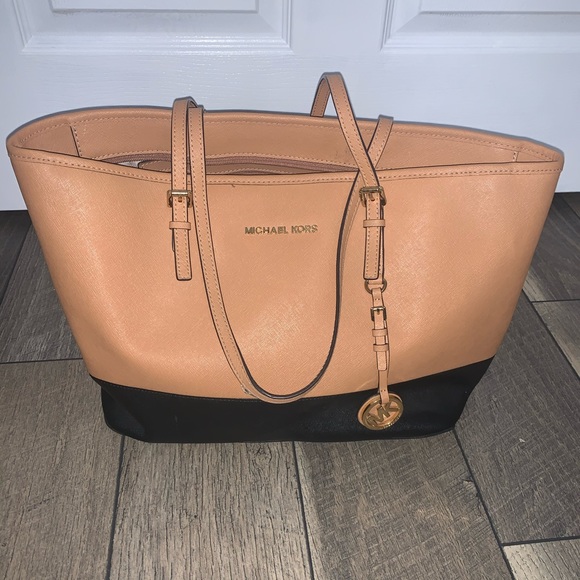 Michael Kors Handbags - Authentic Michael Kors Tote
